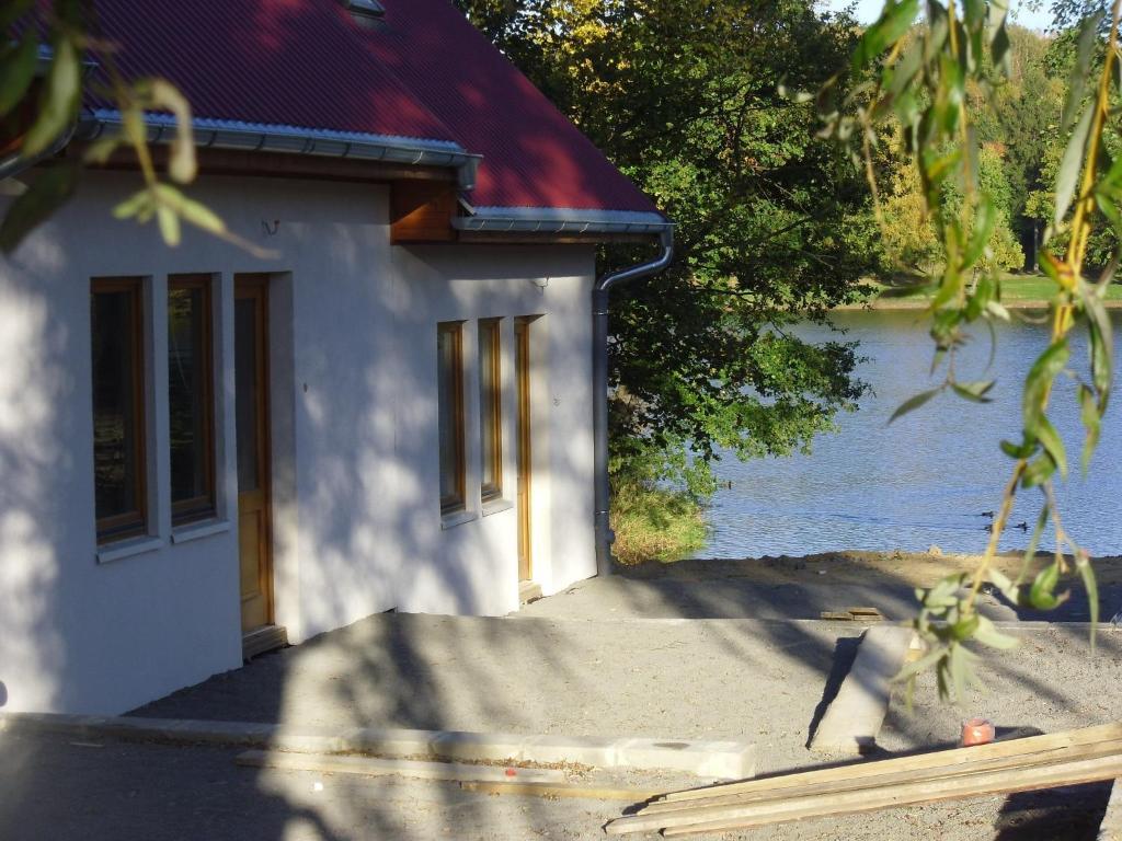 Domki Nad Jeziorem Karlowice Eksteriør bilde