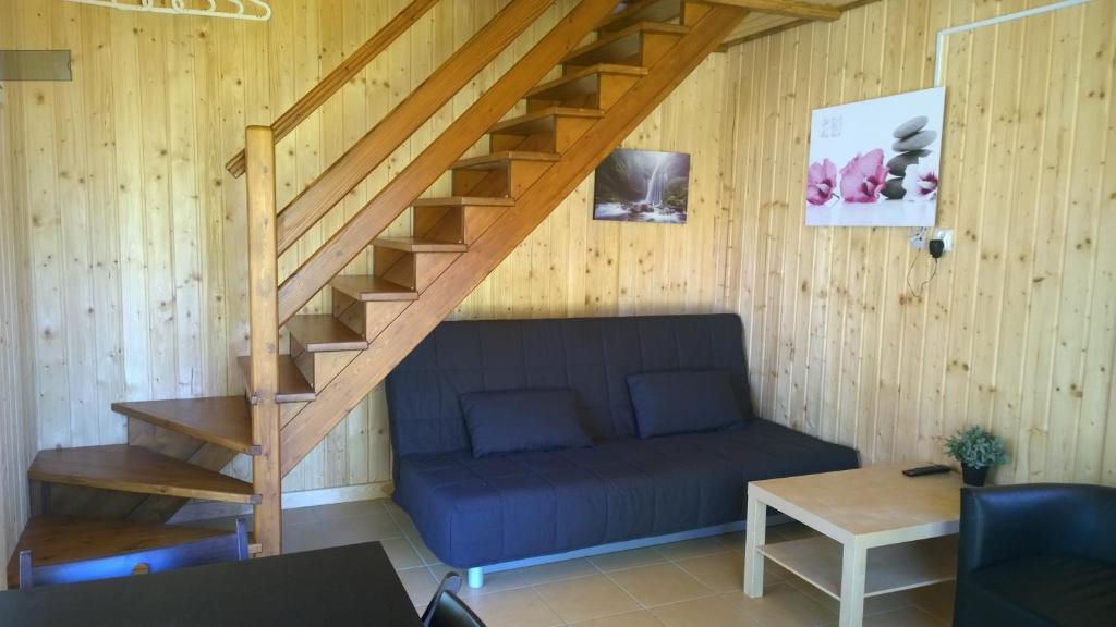 Domki Nad Jeziorem Karlowice Rom bilde